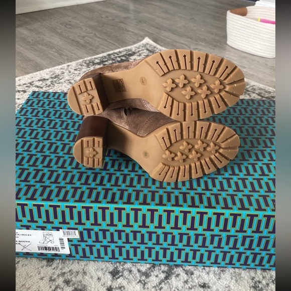 Tory Burch Leigh lug sole booties - Picture 5 of 7